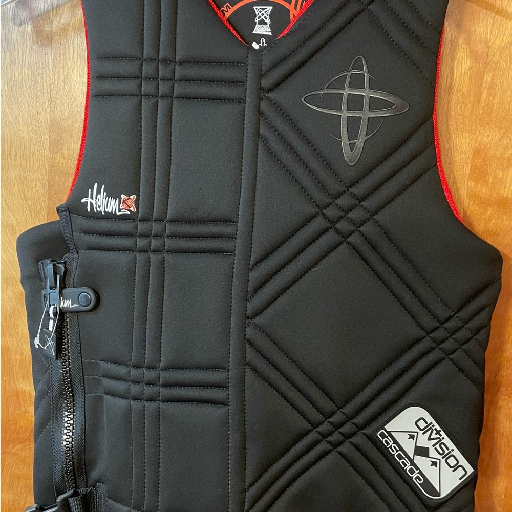 Division Cascade Series Wakeboard Vest men’s Medium NWOT - Picture 13 of 13
